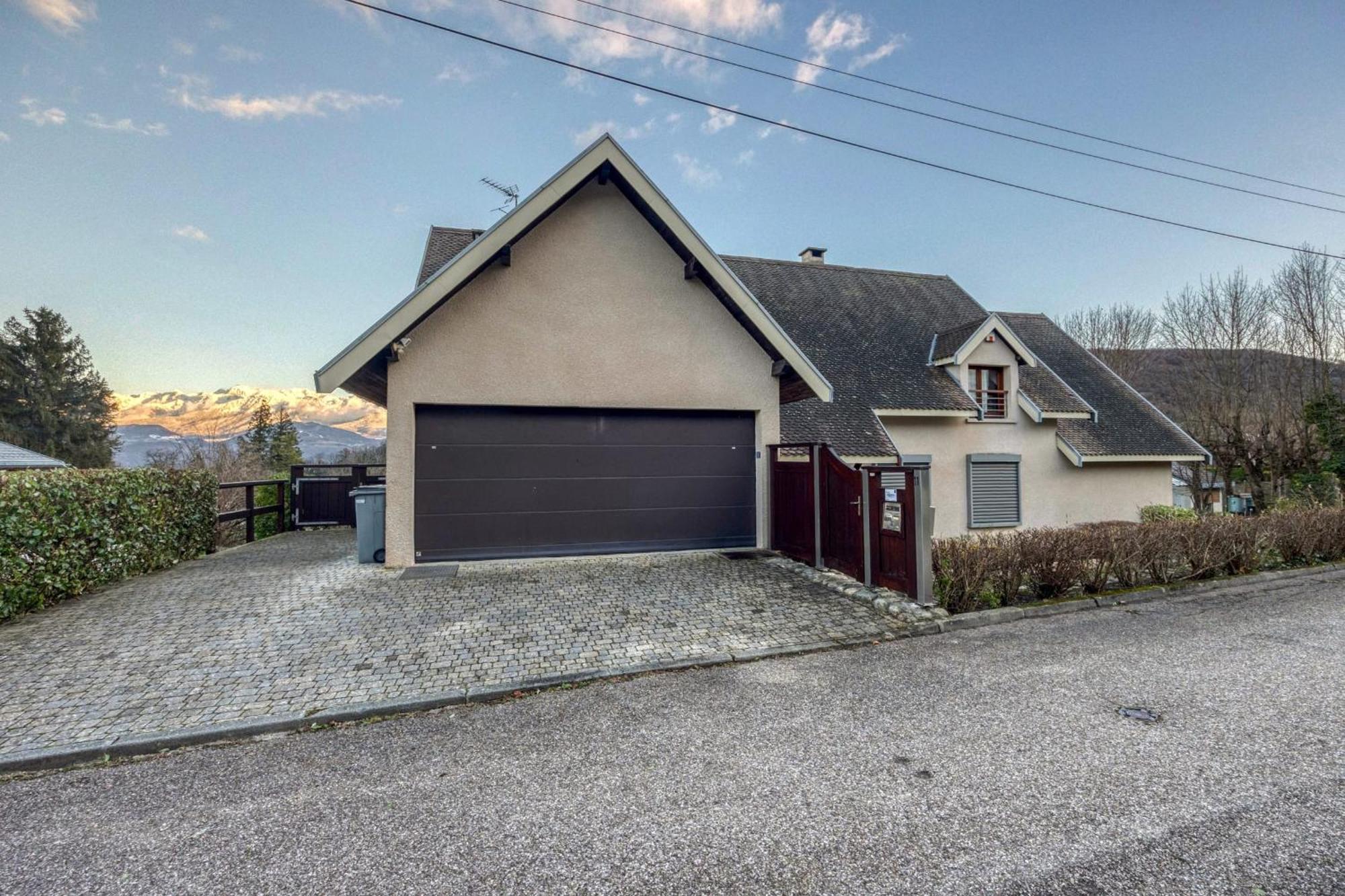 #Hp La Maison Des Lilas Large Family House Sleeps 12 Garden Seyssinet Exterior foto