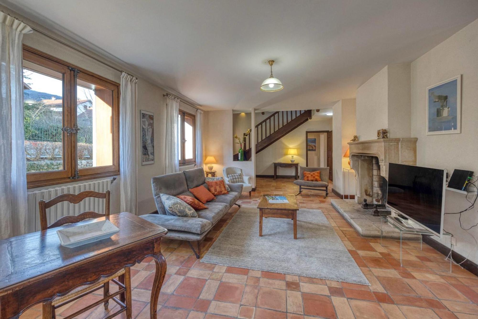 #Hp La Maison Des Lilas Large Family House Sleeps 12 Garden Seyssinet Exterior foto